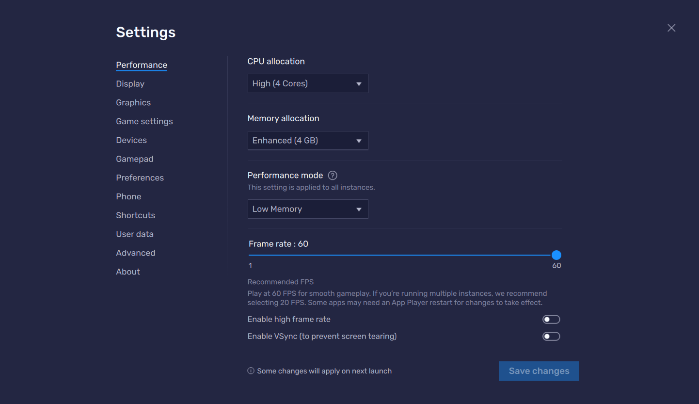 BlueStacks: Panel de Ajustes de BlueStacks 5, pestana Rendimiento: asignacion de CPU y memoria, modo de rendimiento y limi